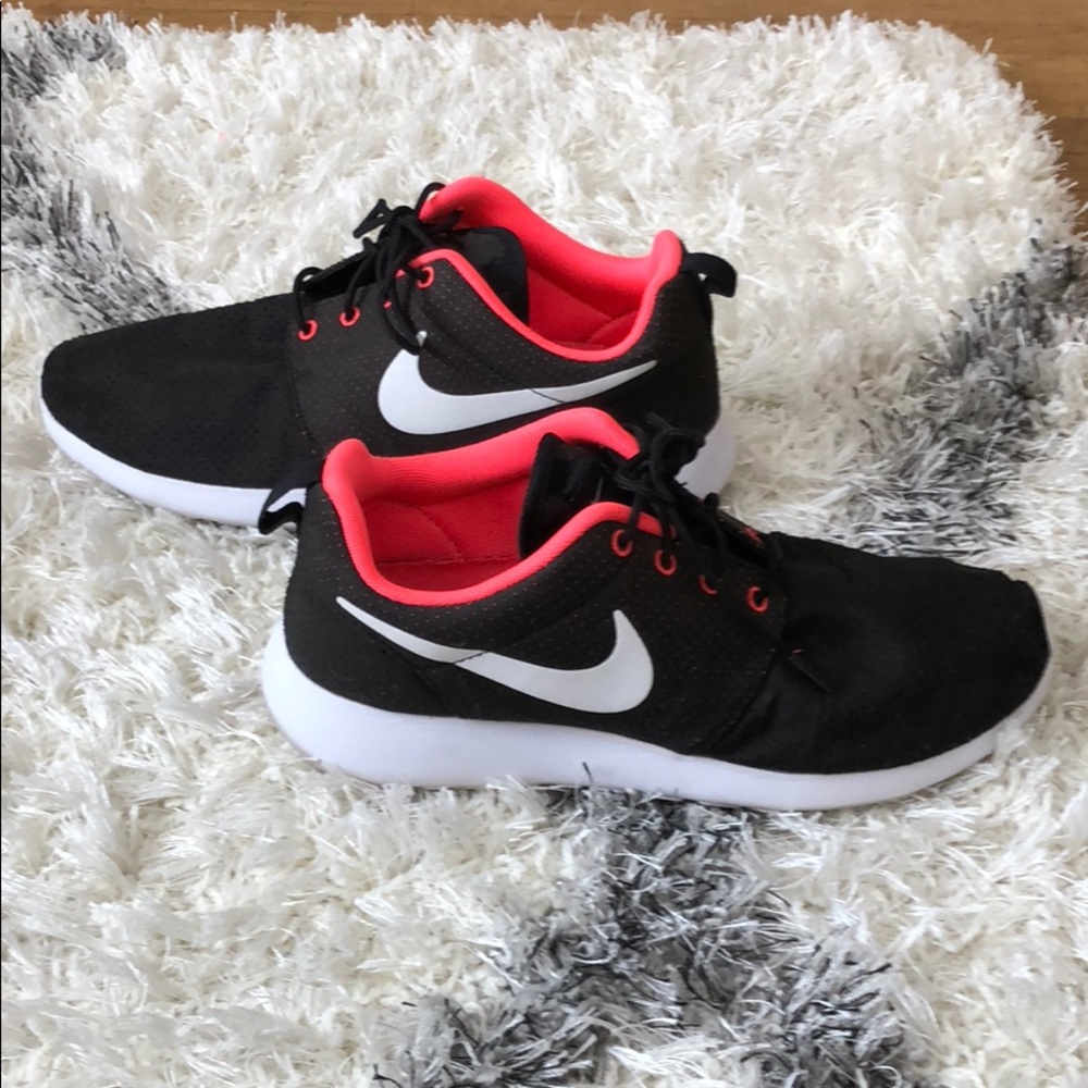 Women’s Nike roshe great condition